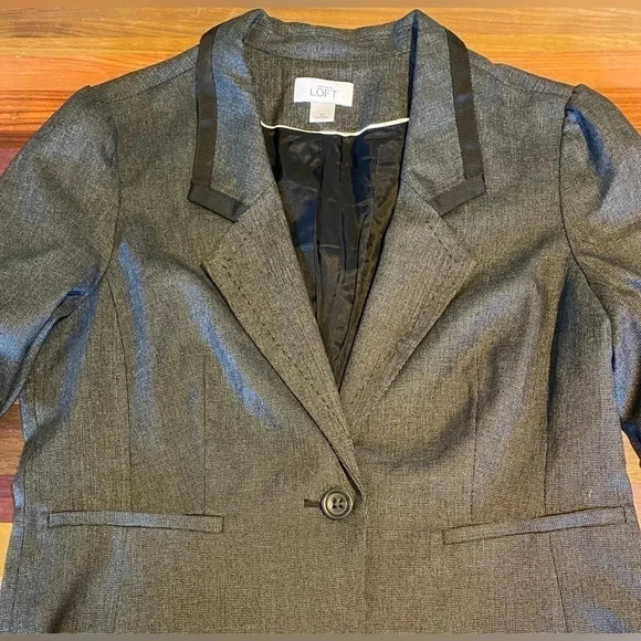 LOFT Black Pleated-Back Blazer with Overstitch & Ribbon Detail, size 10 - Picture 3 of 8